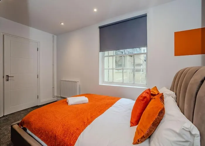 2 Bedroom 2 Bath I Next To Brighton Beach I Sleep 6